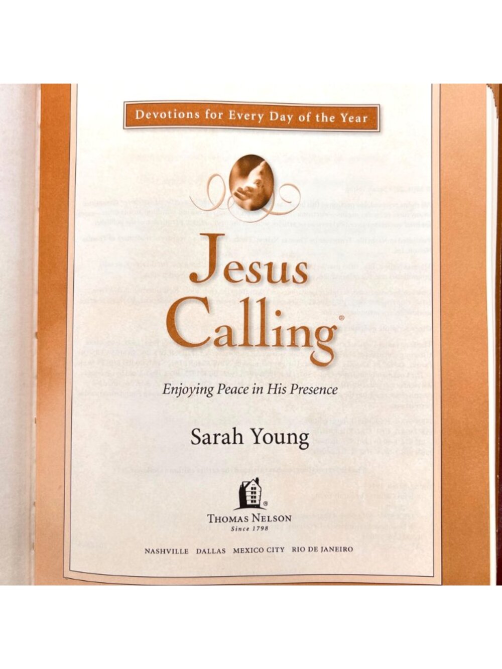 Jesus Calling Enjoying Peace 365 Daily Devotional Sarah Young Faux Leather Cover - Picture 4 of 16